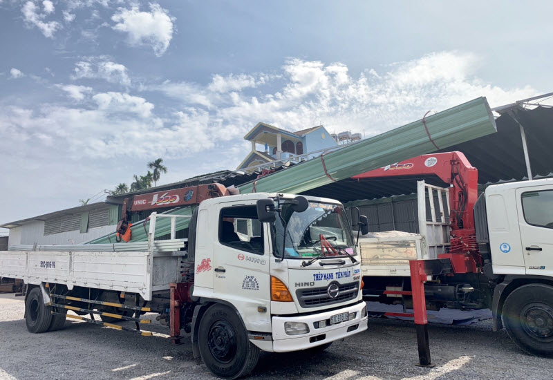 Cho thuê xe cẩu 5 tấn giá rẻ, tiết kiệm 10-20% tại vận tải Mạnh Tiến Phát