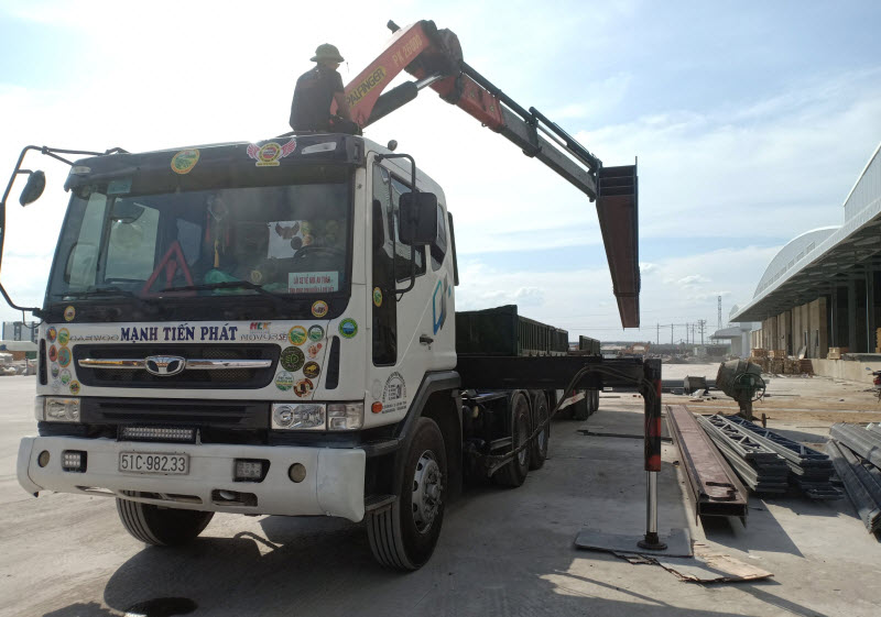 Cho thuê xe cẩu 8 tấn giá rẻ, nhanh chóng, an toàn tại vận tải Mạnh Tiến Phát