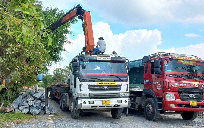 Hình thức cho thuê xe cẩu 15 tấn tại Mạnh Tiến Phát rất đa dạng, cho thuê cẩu tự hành trọn gói, cho thuê cẩu tự lái theo yêu cầu