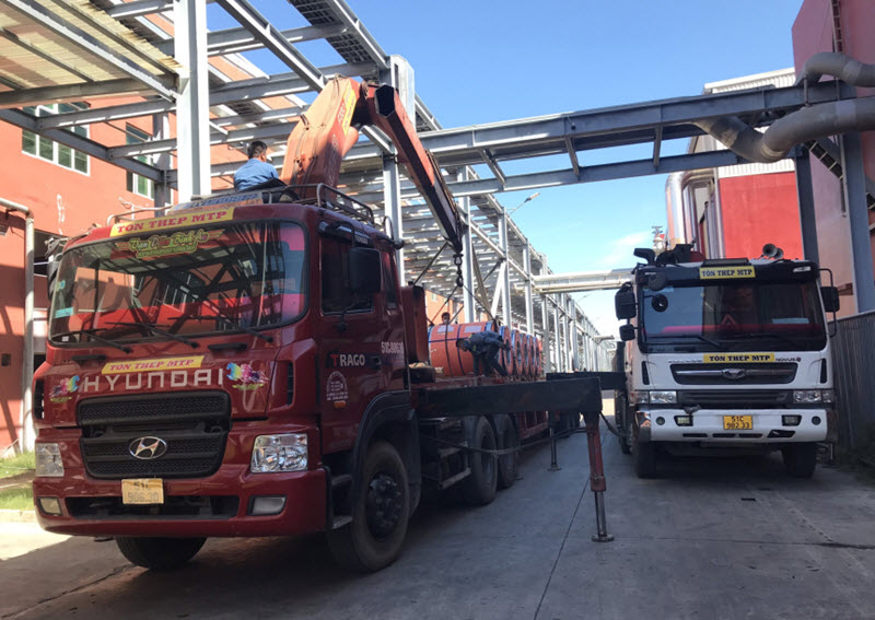 Xe cẩu 12 tấn cho thuê tại vận tải Mạnh Tiến Phát là xe mới, vận hành tốt, an toàn, đảm bảo nâng hạ, vận chuyển hàng hoá nhanh chóng an toàn