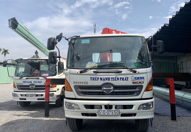 Xe cẩu 3 tấn rưỡi là loại xe tải gắn cẩu có kích thước vừa phải, cẩu và vận chuyển được nhiều loại hàng hoá, trọng tải lên đến 3000 kg