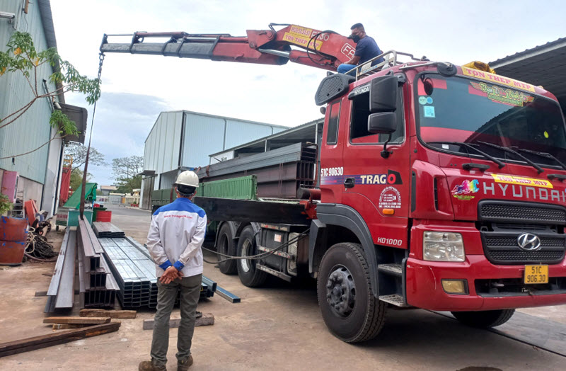 Xe cẩu tự hành 8 tấn của Mạnh Tiến Phát