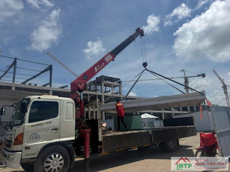 Cẩu dựng kết cấu thép