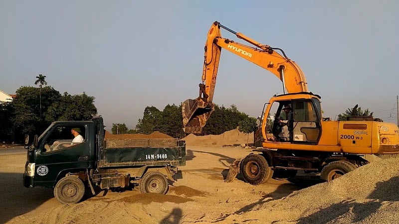 Dịch vụ cẩu và chuyên chở cát xây dựng