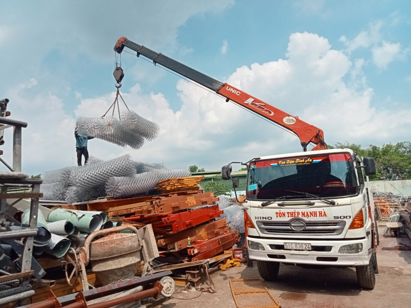 Dịch vụ cẩu hàng của Vận tải MTP tại Cần Thơ