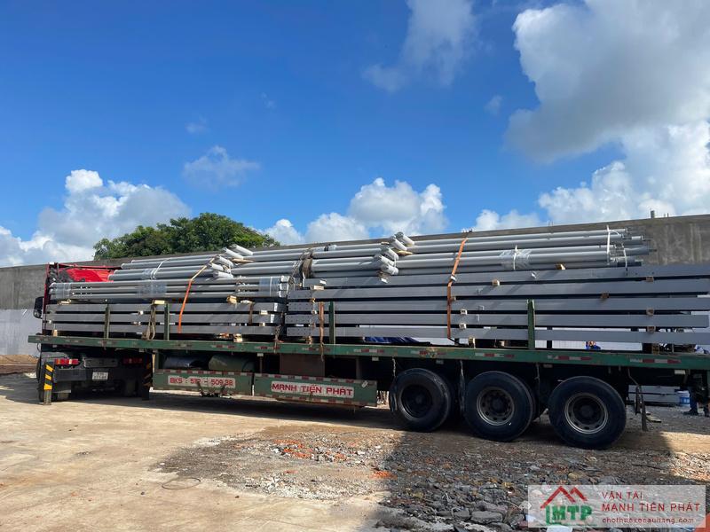 Cẩu pallet, khung thép và vật liệu xây dựng lên tầng tại Vĩnh Ngọc, Nha Trang