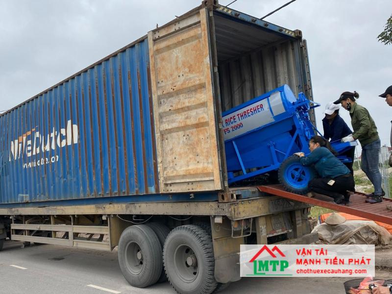 Vận chuyển máy tuốt lúa bằng container