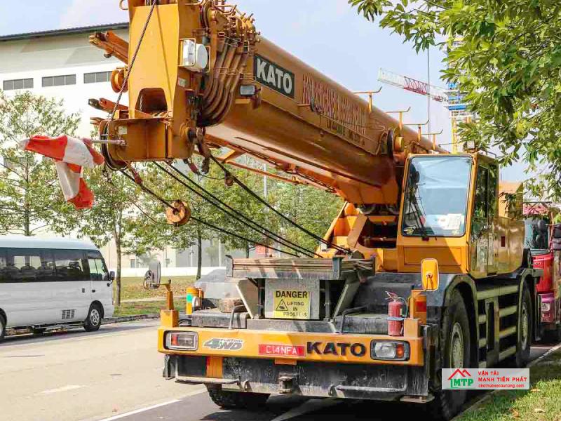 Vận Tải MTP cho thuê xe cẩu Kato tại Bến Tre với giá cạnh tranh, hỗ trợ mọi công trình trên toàn tỉnh