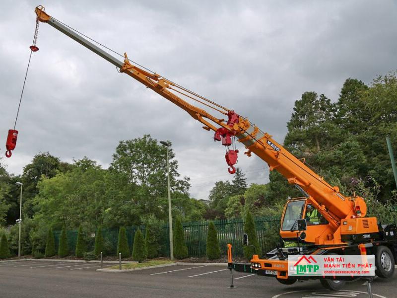 Chọn thuê xe cẩu Kato tại TPHCM của Vận Tải MTP có hỗ trợ khảo sát thực tế, nhân viên nhiều kinh nghiệm, giá thuê cạnh tranh