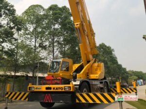 Khách hàng chọn dịch vụ cho thuê xe cẩu Kato tại Trà Vinh của Vận Tải MTP cam kết giá tốt, xe chất lượng, nhân viên tận tình