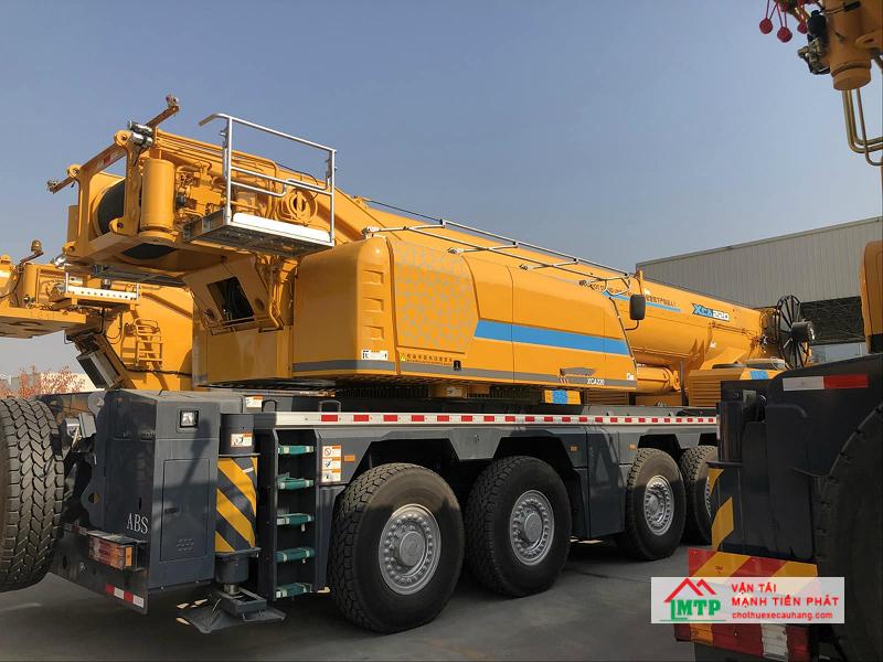 Vận Tải MTP cho thuê xe cẩu Kato 220 tấn với giá cạnh tranh, xe hoạt động tốt, bảo trì định kỳ