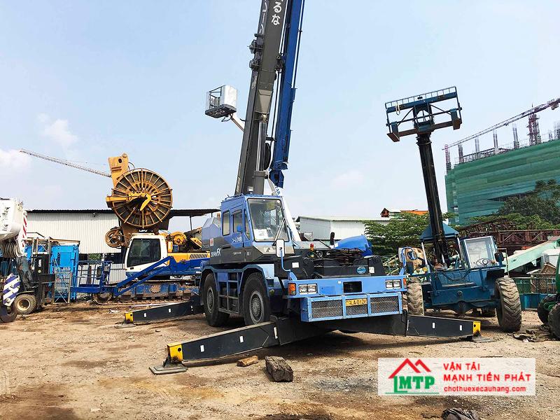 Đơn vị cho thuê xe cẩu Kato 25 tấn chuyên nghiệp, điều xe nhanh, nhân viên có kinh nghiệm lâu năm - Vận Tải MTP