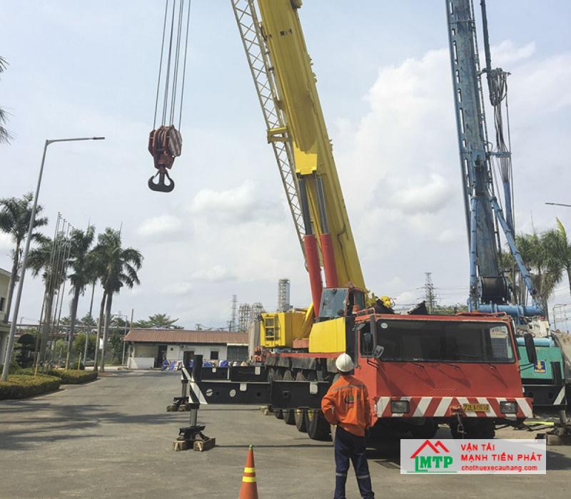 Vận Tải MTP có đa dạng hình thức thuê xe cẩu Kato 70 tấn như thuê theo giờ/ca/ngày/tháng hoặc thuê trọn gói