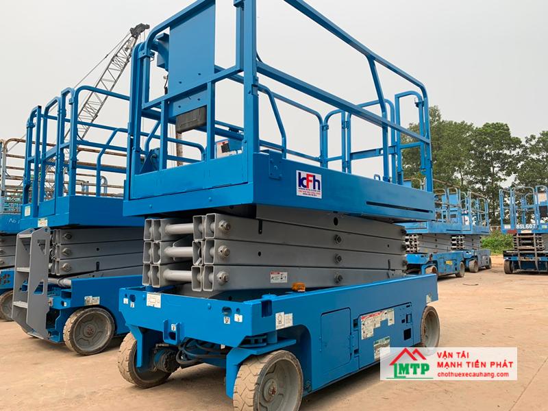 Xe nâng người cắt kéo tại Vận Tải MTP
