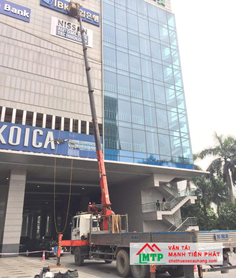 Dịch vụ cho thuê xe nâng người lắp bảng quảng cáo tại Đắk Nông