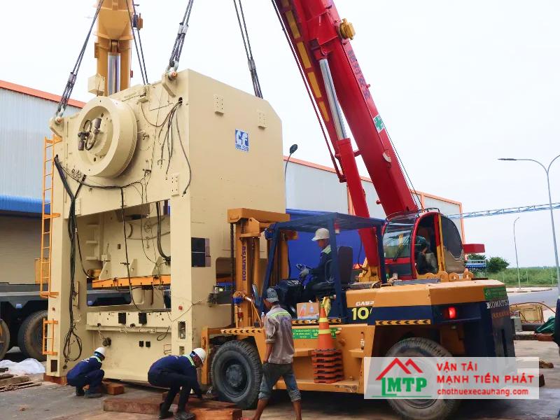 Các loại máy công nghiệp có kích thước lớn nên rất khó khăn khi không có công cụ hỗ trợ