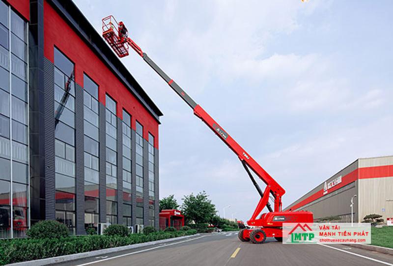 Xe nâng người dạng cần (boom lift) cho thuê tại Bình Phước của Vận Tải MTP