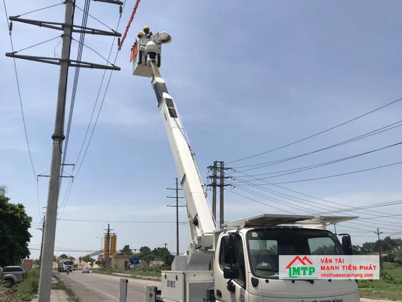 Dịch vụ cho thuê xe nâng người sửa điên tại Ninh Thuận của Vận Tải MTP