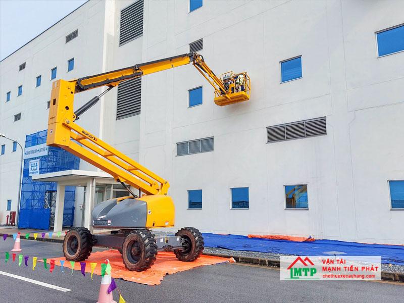 Thuê xe nâng người tại Đắk Lắk để bảo dưỡng, sửa chữa các nhà máy trong các khu công nghiệp