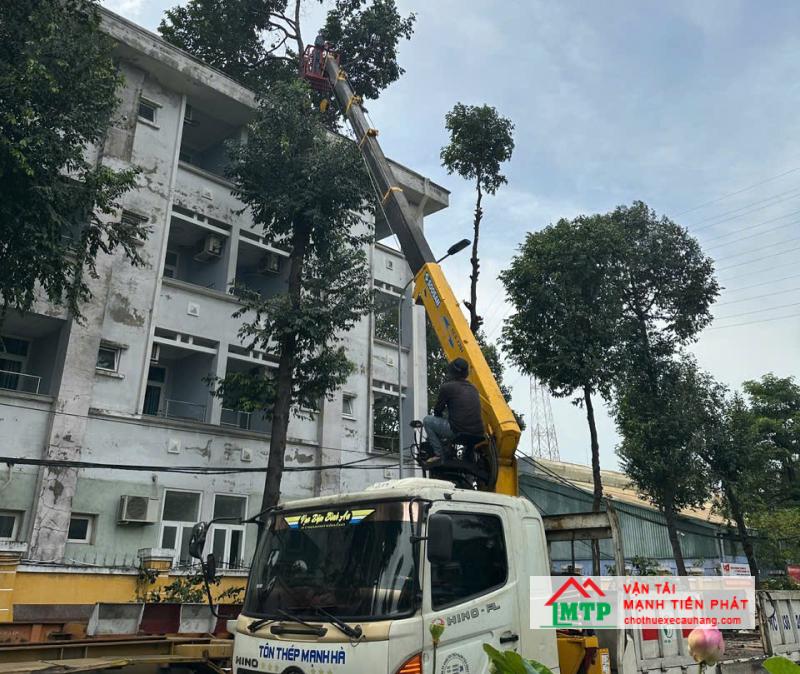 Thuê xe nâng người tại Đồng Nai của Vận Tải MTP có đội ngũ nhân viên lành nghề hỗ trợ thi công an toàn, nhanh chóng