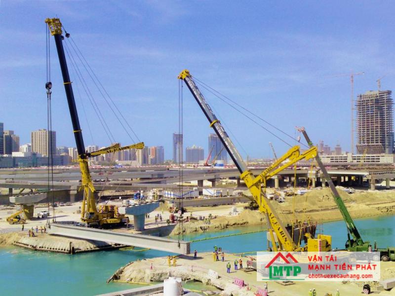 Xe cẩu Liebherr chuyên dùng cẩu hàng hóa tải trọng lớn