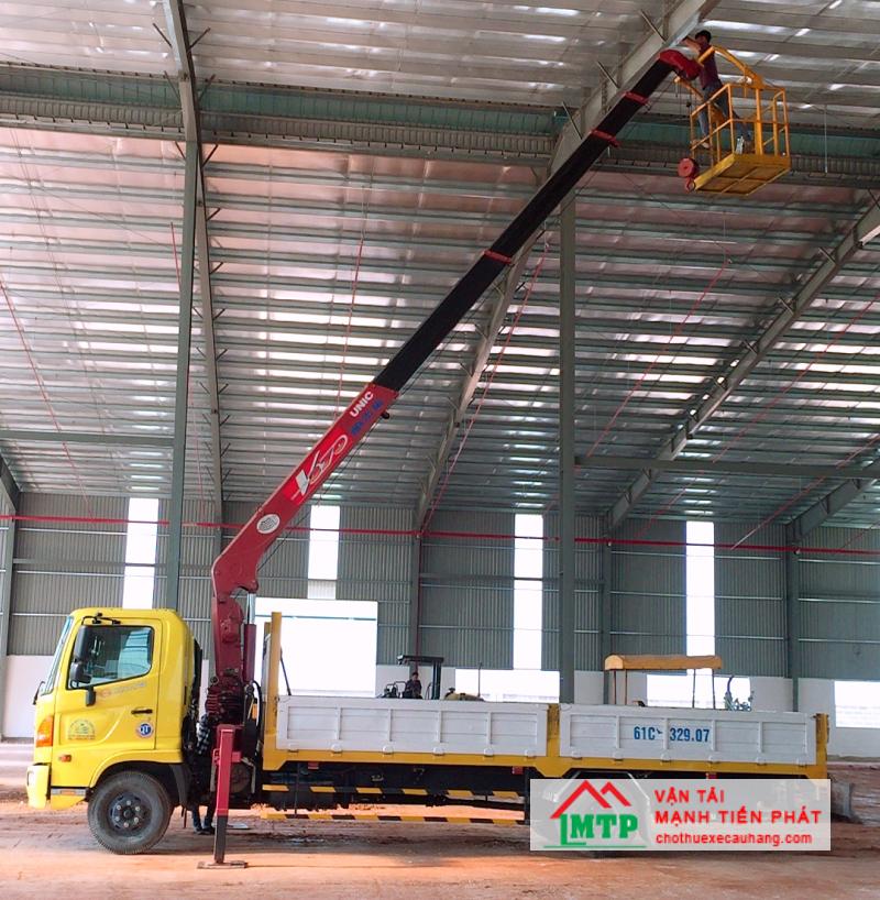 Xe cẩu gắn giỏ nâng người cho thuê tại Vận Tải MTP