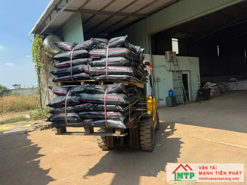 Các dịch vụ cần thuê xe nâng rút container tại Quận 4
