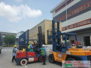 Cho Thuê Xe Nâng Đóng Rút Container Tại Huyện Bình Chánh