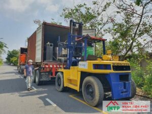 Cho thuê xe nâng rút container tại Quận 11