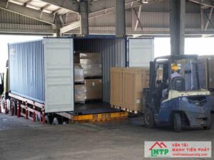 Cho thuê xe nâng rút container tại Quận 12