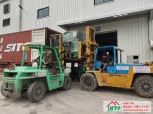 Cho thuê xe nâng rút container tại Quận 5