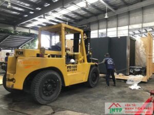 Cho Thuê Xe Nâng Đóng Rút Container Tại Quận Tân Bình