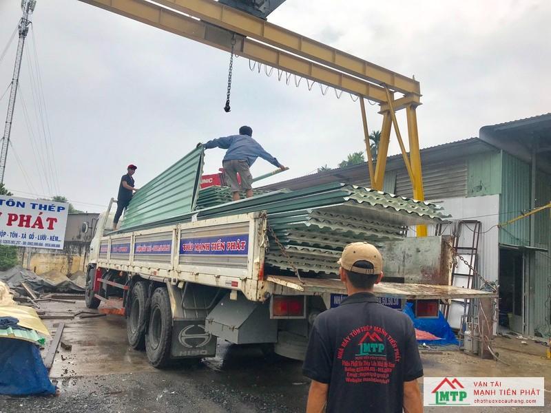 Vận tải MTP cho thuê xe cẩu thùng Quận 4 uy tín, giá tốt