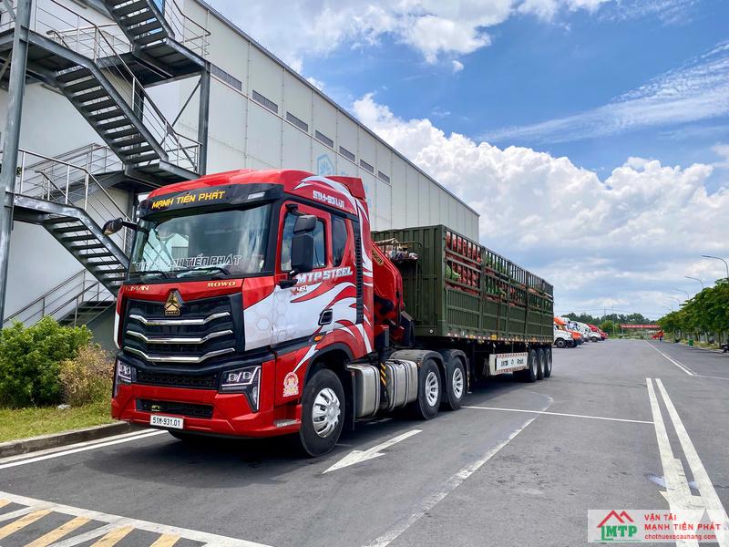 Xe cẩu tự hành trong chuỗi logistics và VLXD tại Long An được dùng rất nhiều