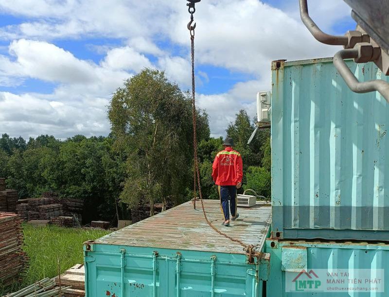 Cách xử lý nâng hạ hàng khó của xe cẩu 14 tấn