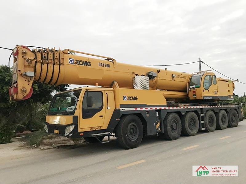 Cẩu Kato cỡ lớn chuyên cẩu tải hàng siêu trường siêu trọng