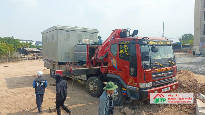 Dịch vụ cẩu tủ điện cho các nhà máy tại Đắk Lắk của Vận Tải MTP