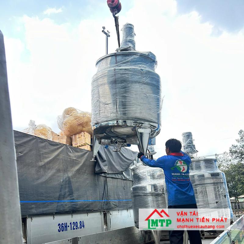 Chọn thuê xe cẩu 8 - 15 tấn tại Đắk Lắk cho các loại máy móc thường dùng, trọng lượng nhẹ
