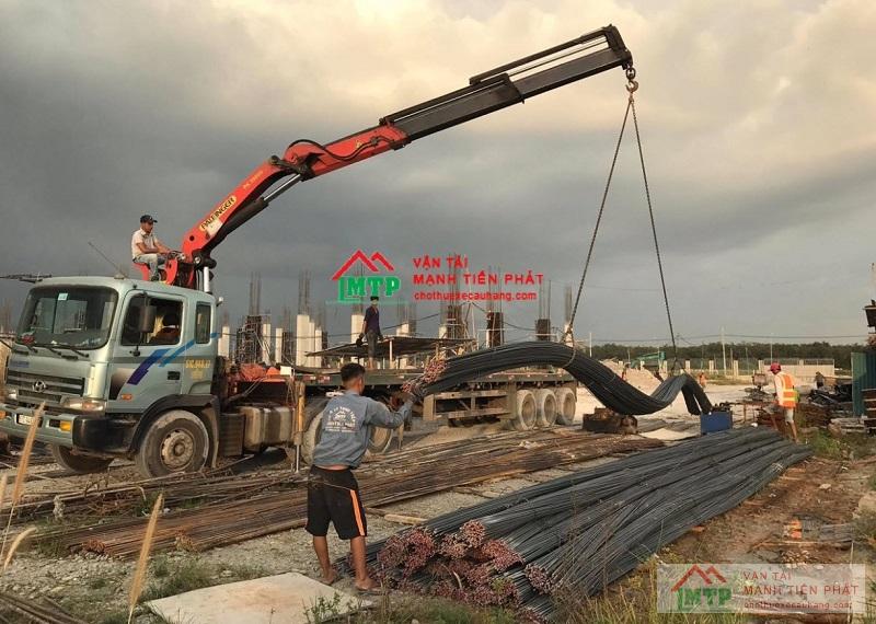 Lắp đặt khung nhà máy công nghiệp tại Long Hậu, Long An.