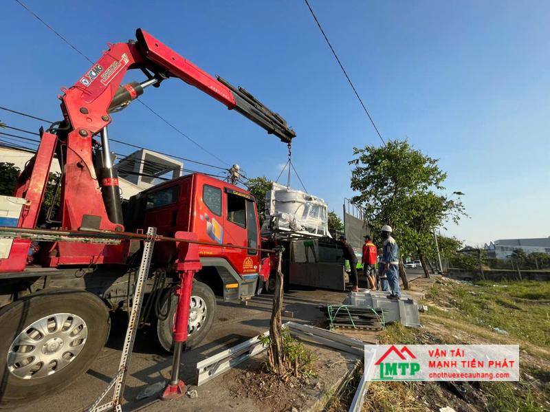 Cẩu máy móc công nghiệp, thiết bị sản xuất trọng tải lớn phục vụ nhà máy tại Cam Lâm, Khánh Hòa