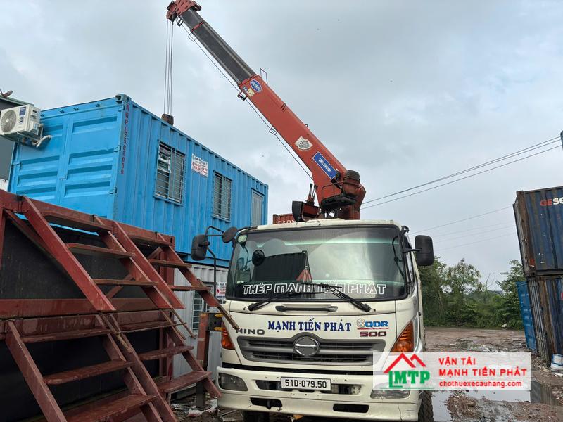Cầu container phục vụ công trình thi công nhà xưởng lớn tại Đắk Lắk