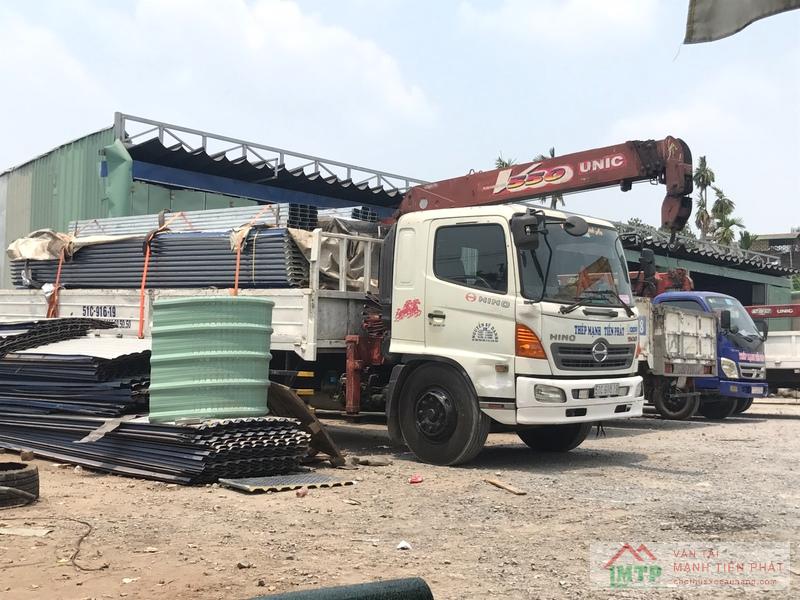 Xe cẩu 11 tấn được dùng trong nhiều hạng mục, chủ yếu là dân dụng