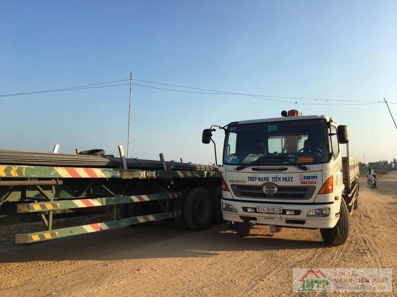Vận Tải MTP điều xe tới công trình bằng xe cẩu 30 tấn