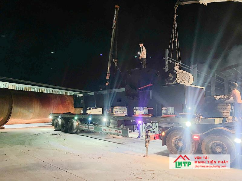 Vận Tải MTP cho thuê xe cẩu máy móc công nghiệp tại cảng Cam Ranh