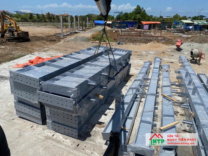 Vận Tải MTP cho thuê xe cẩu lắp khung thép cho nhà xưởng tại các xã ở huyện Đông Hòa