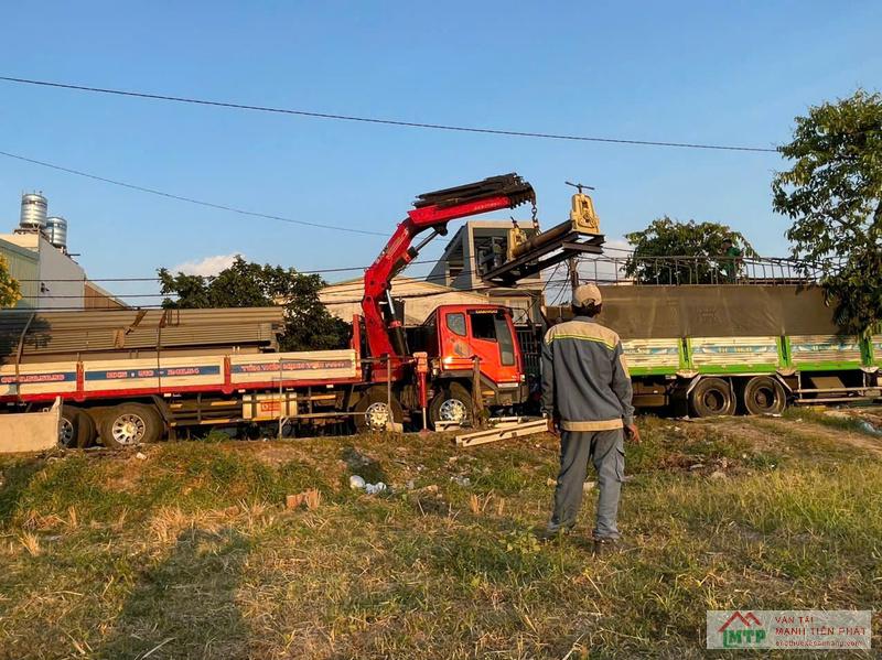 Xe cẩu MTP cẩu kết cấu thép nhà xưởng tại Bồng Sơn, Hoài Nhơn