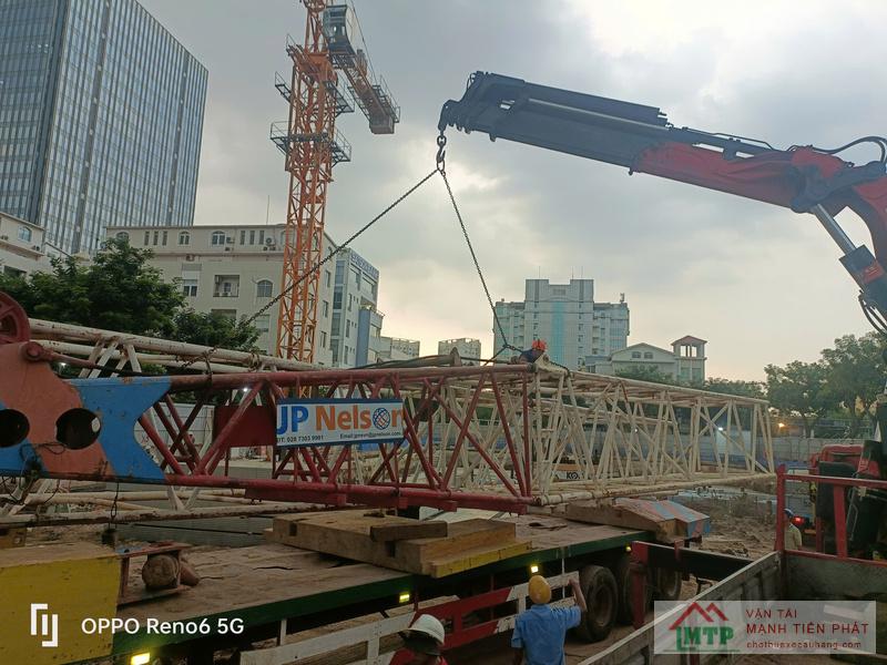 Xe cẩu MTP cẩu kết cấu thép công trình nhà máy tại Ninh Diêm, Ninh Hòa