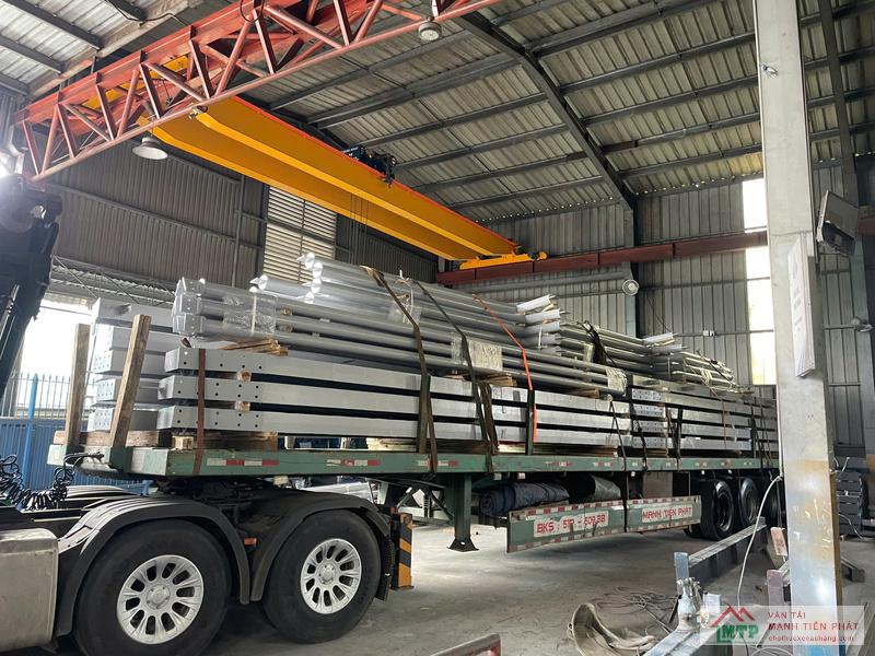 Xe cẩu MTP cẩu kết cấu thép nhà xưởng tại Hòa Trị, Phú Hòa, Phú Yên