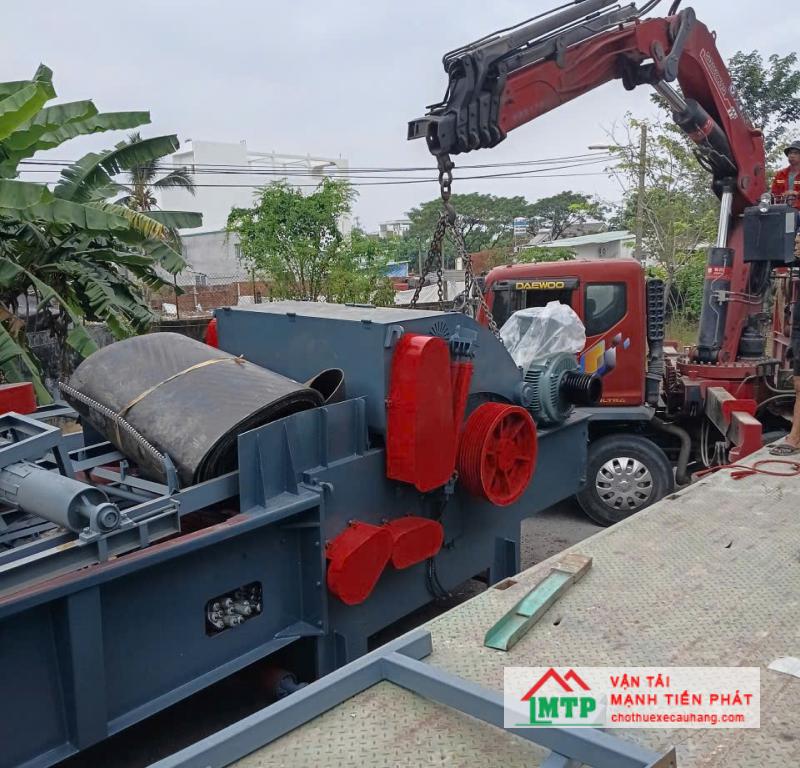 Xe cẩu MTP nâng hạ máy móc công nghiệp tại cho nhà máy tại Nhơn Khánh, An Nhơn
