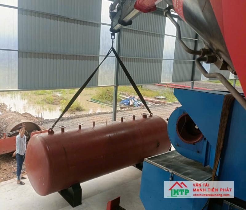 Xe cẩu MTP nâng hạ máy chế biến nông sản tại Cư Bao, Buôn Hồ
